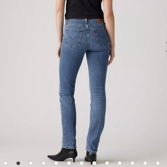 Levi's Premium High Rise Slim Straight Women's Jeans 30 Medium Wash - Picture 2 of 9